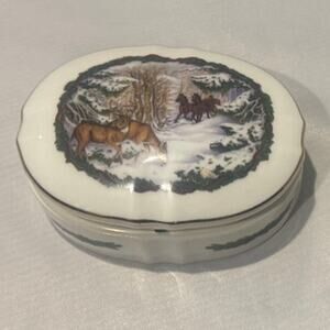 Vintage "White Christmas" Music Box: Heritage House Porcelain